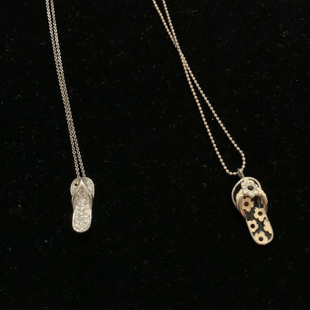 2 beautiful flip flop necklaces. Smoke & pet free home.